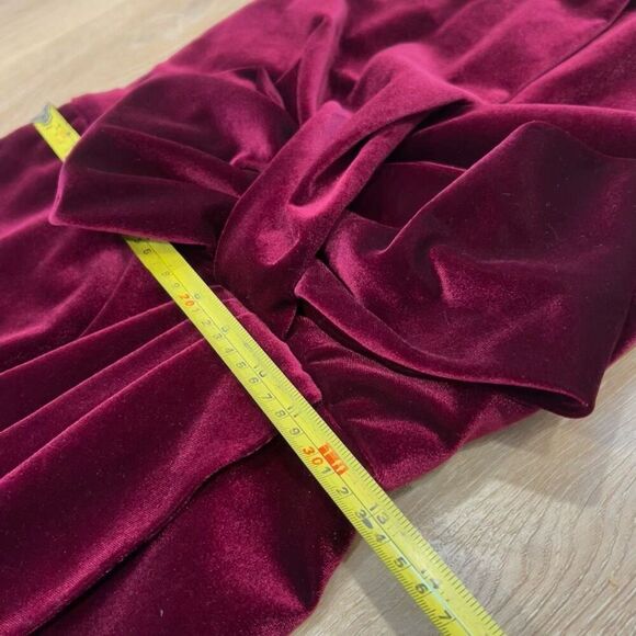 Black Halo, Estelle Smashing Berry High-Low Velvet Halter Bow Gown, Women’s 4 - Picture 10 of 15